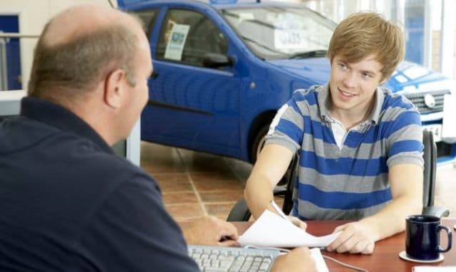 Prima Maşină, un program născut mort. Până la sfârşitul anului nu vor fi cheltuiţi nici măcar 1% din banii alocaţi