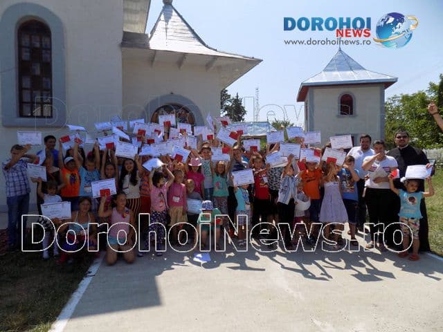 Tabără de vară organizată pentru copiii și tinerii din parohia Smîrdan, comuna Suharău - FOTO