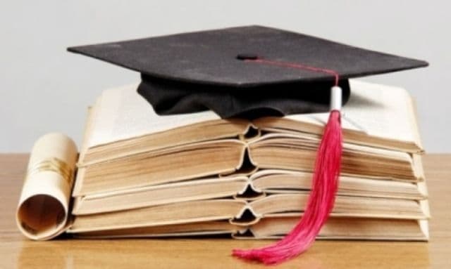 Programe de licenţă şi specializări în lichidare. Ce universităţi se închid în 2015