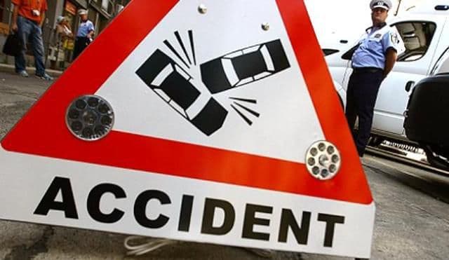Ghinion! Cinci mașini avariate în două accidente rutiere petrecute în același loc 