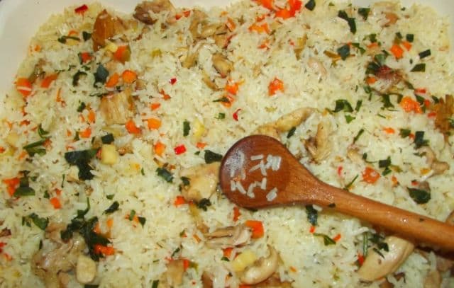 Pilaf de orez cu piept de pui la cuptor