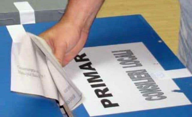 Peste 50 la sută dintre români ar vota un independent pentru funcția de primar