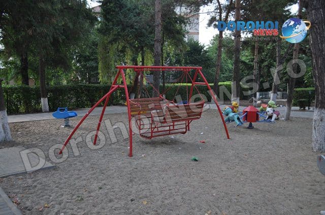 Primim la redacție: Nu distrugeți locurile de joacă pentru copii! Nu distrugeți lucrurile frumoase - FOTO