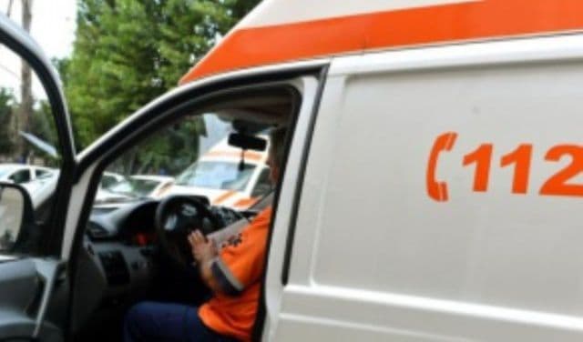 Minoră rănită într-un accident! Mașina tatălui său a fost izbită de un autoturism