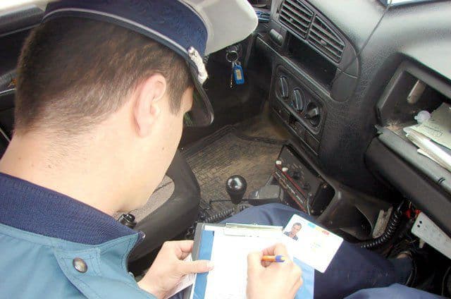 Dorohoian depistat de polițiști circulând pe bulevardul Victoriei, deși avea permisul de conducere reţinut 