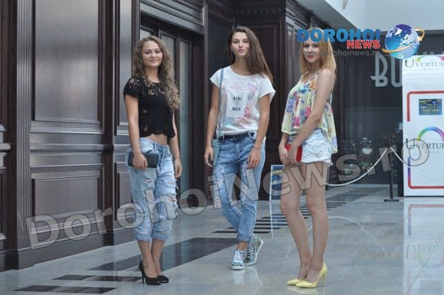 Trei fete au alergat prin Uvertura Mall pentru ținuta perfectă! „Uvertura îți răsfață frumusețea” - FOTO
