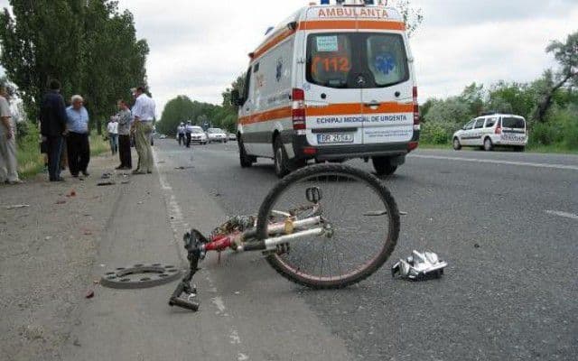 Accident mortal la Bucecea! Un bărbat a decedat după ce s-a izbit cu bicicleta într-un autoturism