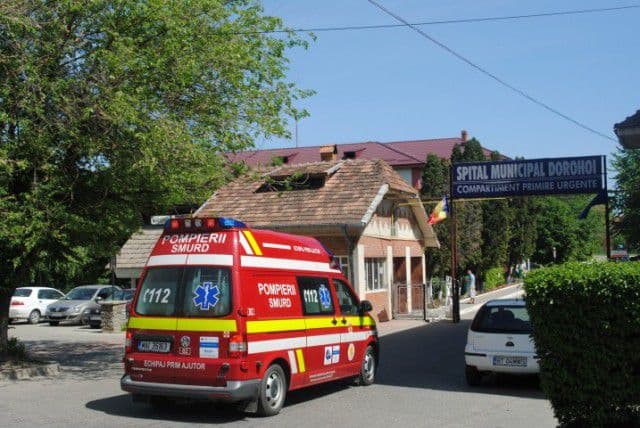 Patru persoane au ajuns la Spitalul Dorohoi după ce două autoturisme s-au izbit la Smârdan