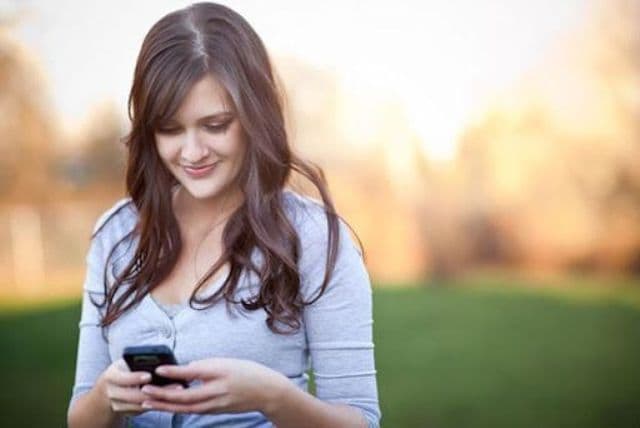Cum trimiţi SMS-uri de pe orice calculator