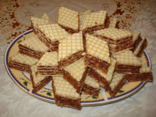 Foi de napolitană umplute cu nucă
