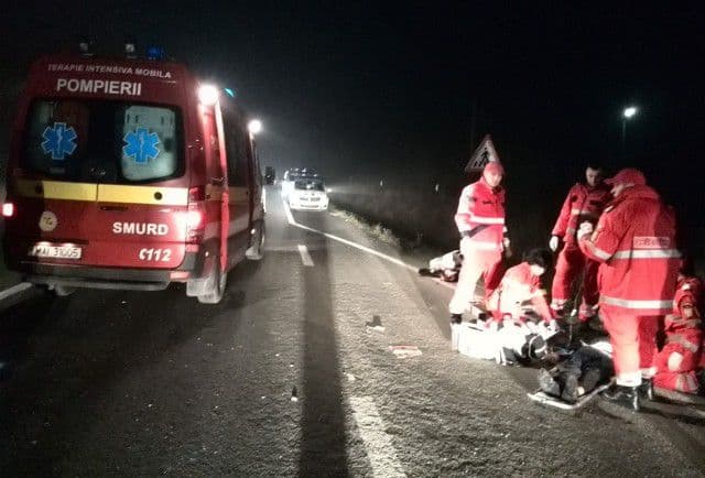 Fără experiență la volan - Un tânăr a evitat impactul cu o căruță dar a intrat cu mașina într-un cap de pod