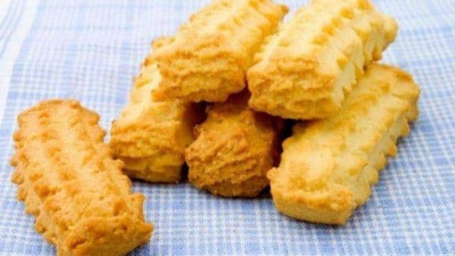 Biscuiţi crocanţi cu unt şi aromă de lămâie