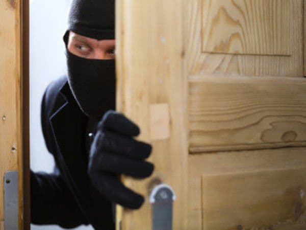 Grupare specializată venită în județul Botoșani cu scopul de a sustrage bani și bunuri din locuințe, destructurată de poliţişti