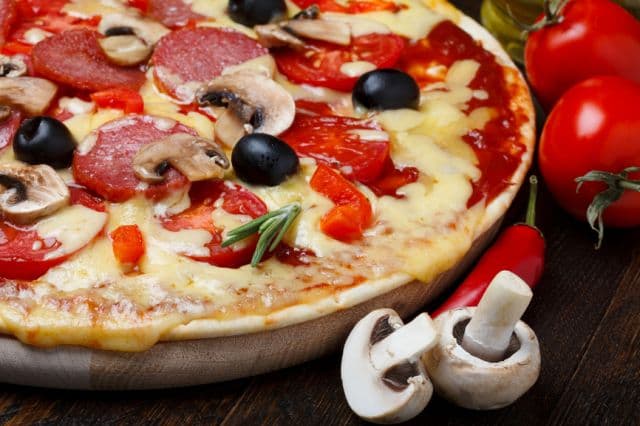 Cinci curiozităţi şi mituri despre cel mai iubit preparat ...pizza