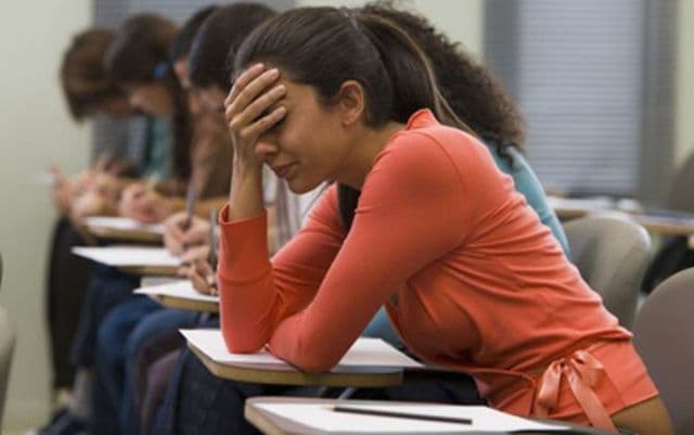 Vezi ce au pățit doi elevi care au completat greşit cererile de înscriere la liceu