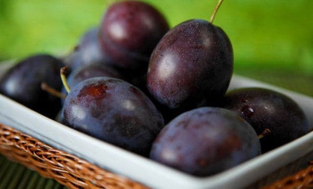 Beneficiile consumului de prune. Iată ce boli grave pot preveni