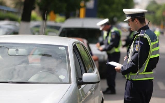 Polițiștii în alertă! Se caută un șofer care a fugit după ce a lovit o femeie, pe trecerea de pietoni! 