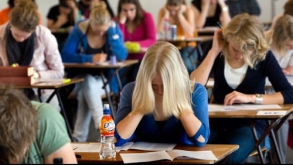 Bacalaureat 2015: Absolvenţii de liceu susţin de astăzi probele scrise din sesiunea a doua
