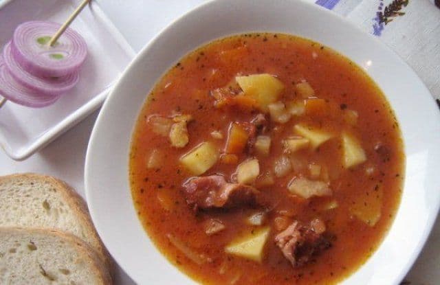 Ciorbă de cartofi cu bacon