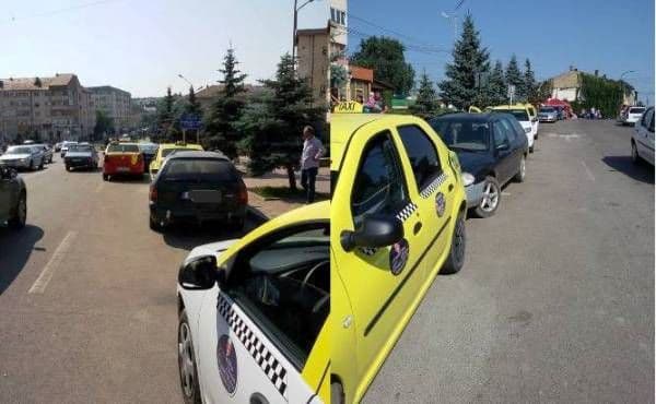 Primim la redacție: Taximetriștii din Dorohoi „Noi plătim parcări pentru a fi înjurați?”