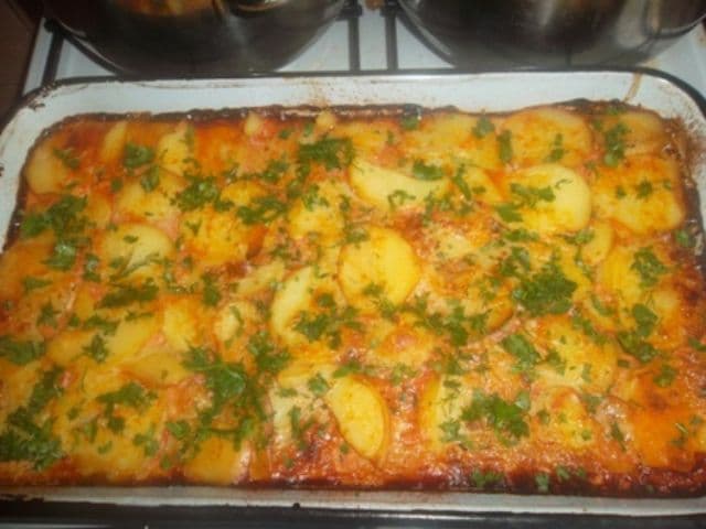 Musaca de cartofi și carne tocată