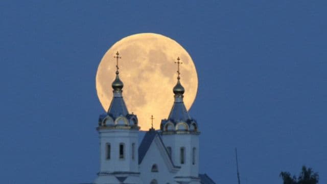 Super Luna: imagini spectaculoase cu fenomenul astronomic. În 2015 vom mai vedea de două ori Luna la perigeu