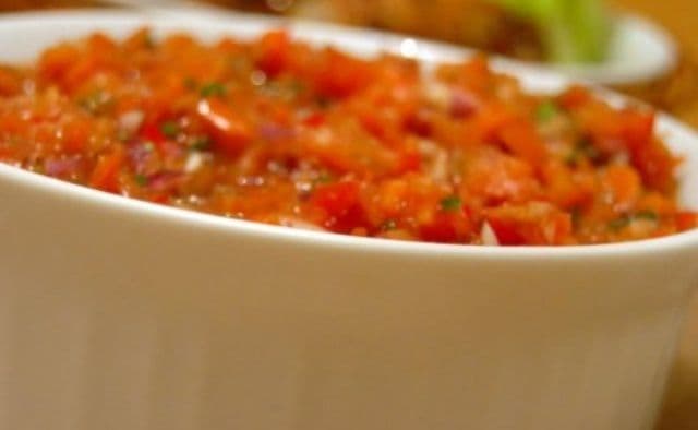 Salată turcească de roșii și ardei gras