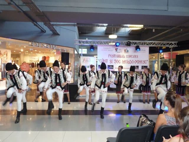 „Dansează Fetno” - un nou stil de dans va fi lansat la Botoşani - FOTO