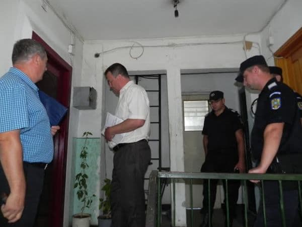 Datornici la încălzire executați silit cu sprijinul jandarmilor