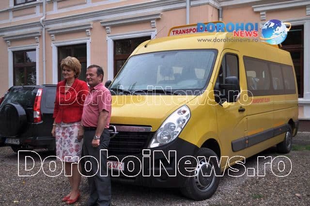 Microbuzul școlar sosit la Primăria Dorohoi va fi repartizat la Seminar dar va deservi toate școlile