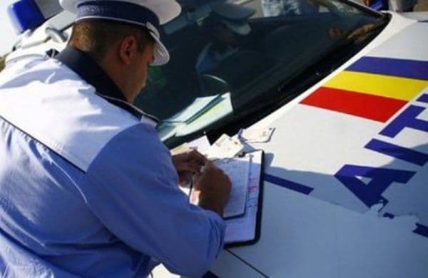 Deși  nu deținea permis de conducere pentru nicio categorie a plecat la plimbare cu mașina