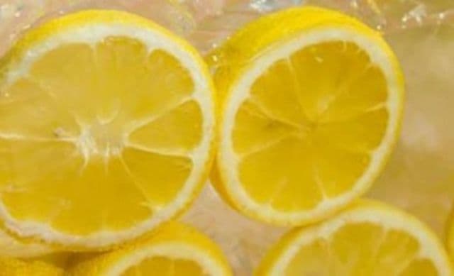 Cum poţi congela sănătos lămâile. Află ce beneficii au