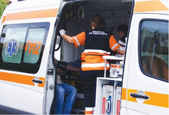 Ambulanță chemată la Serbările Pădurii de la Vorona