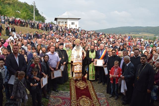 Slujbă arhierească de sfințire la schitul păstorit de doi frați gemeni - FOTO