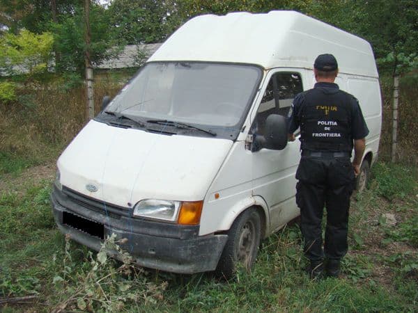 Autoutilitară furată din Portugalia depistată de poliţiştii de frontieră botoșăneni