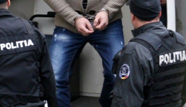 Tâlhar din Broscăuți, identificat şi reţinut de poliţişti după ce a prădat un bătrân de 87 de ani