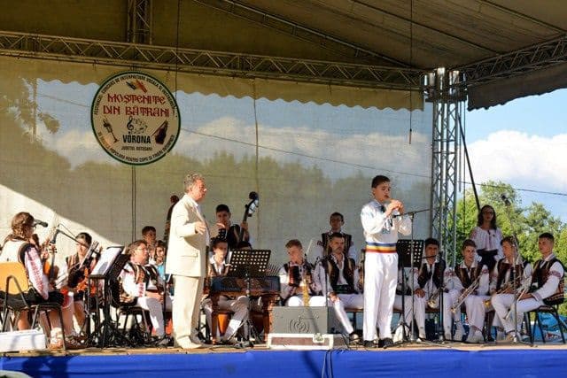 Orchestra „Mugurelul” poate fi urmărită în această seară la TeLe Moldova. Vezi detalii!