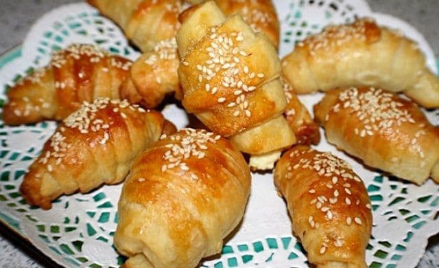 Croissant cu brânză și cartofi