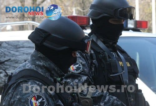 Percheziții domiciliare la două botoșănence cercetate pentru contrabandă de țigări