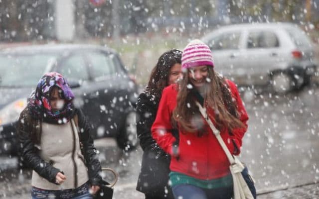Prognoza pe trei luni: Când sunt aşteptate primele ninsori. Cum va fi vremea de Sărbători