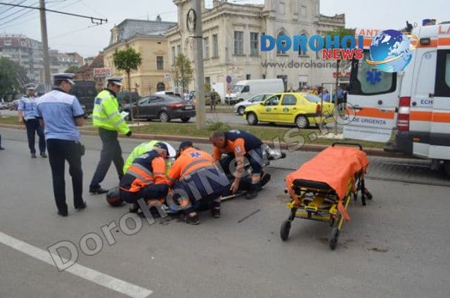 Accident în apropiere de Uvertura Mall: Un motociclist a intrat direct într-un autoturism - FOTO