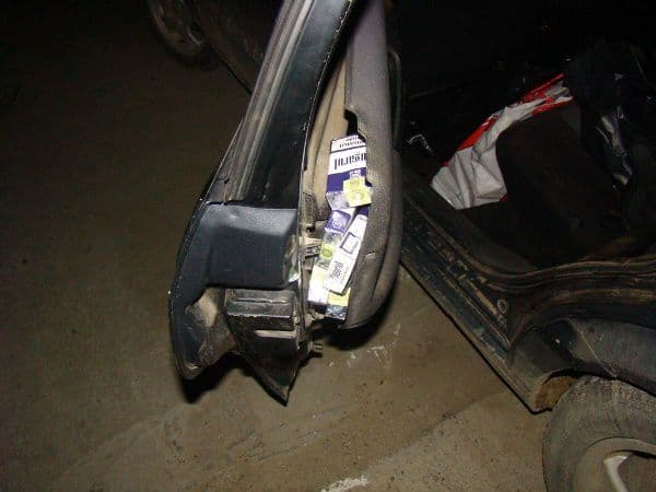 S-au ales cu dosar penal, după ce au fost depistați cu mașinile burdușite cu țigări de contrabandă – FOTO