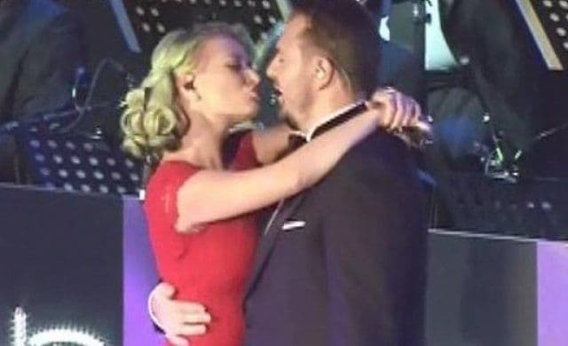 Camerele TV i-au surprins pe Horia Brenciu şi pe Delia cum se sărută