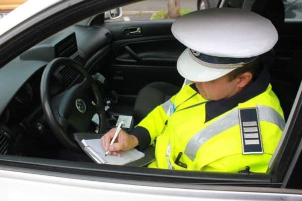 Dorohoian cercetat de polițiști pentru consum de alcool și avarierea a patru atutoturisme