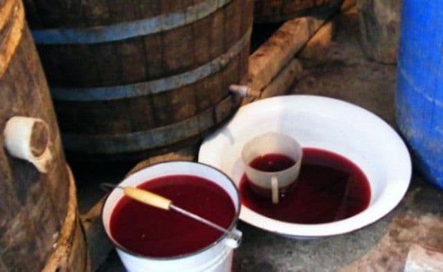 Atenție dorohoieni! Vinul pus la fermentat poate ucide!