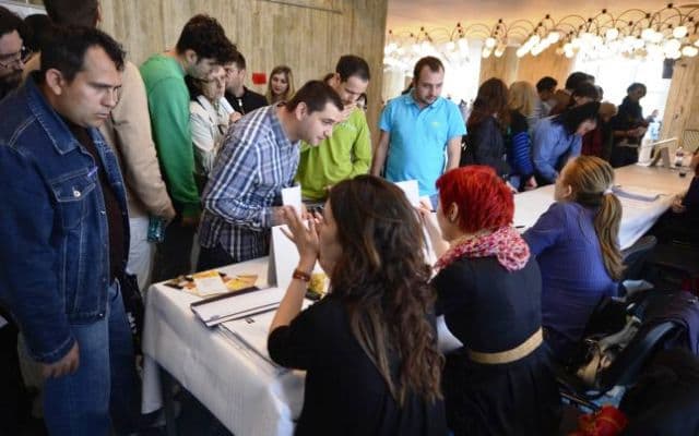 Firmele ar putea primi bani de la stat pentru a angaja tineri