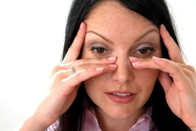 Cauze pentru care ai ochii umflaţi. Află ce remedii poţi utiliza