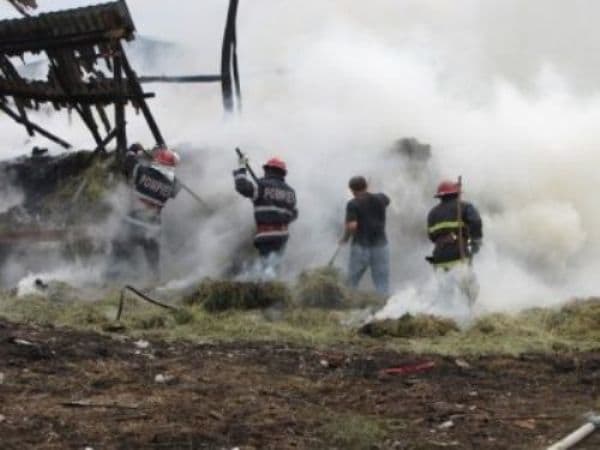 De la un foc aprins și lăsat nesupravegheat s-a ajuns la un incendiu care a mistuit o anexă!