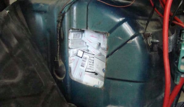  Peste 50.000 de pastile anabolizante, ascunse în roata de rezervă a unui microbuz! - FOTO