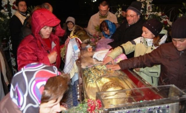 Mergi în pelerinaj de Sfânta Parascheva? Sfaturi utile pentru a nu ajunge de la moaşte la spital